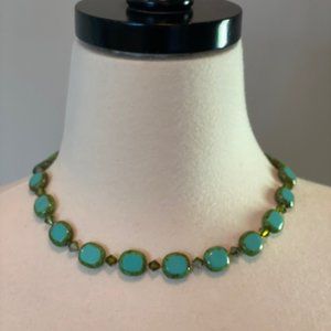 Classic necklace with a splash of color